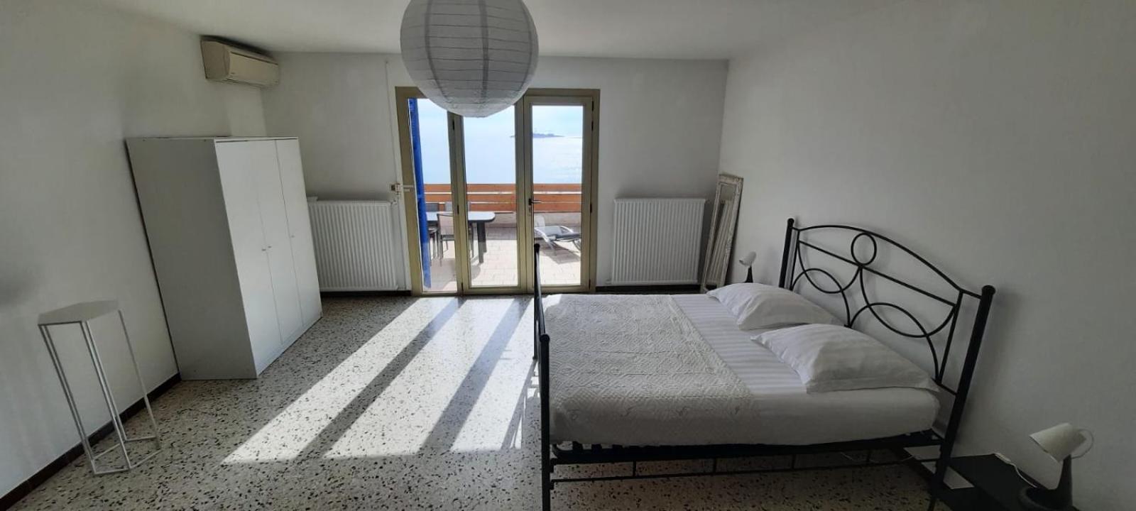 Sur La Mer, 4 - 8 Personnes Sanary-sur-Mer